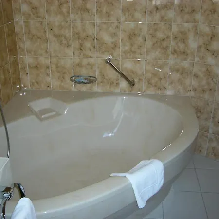 Chavez Hotel 3*